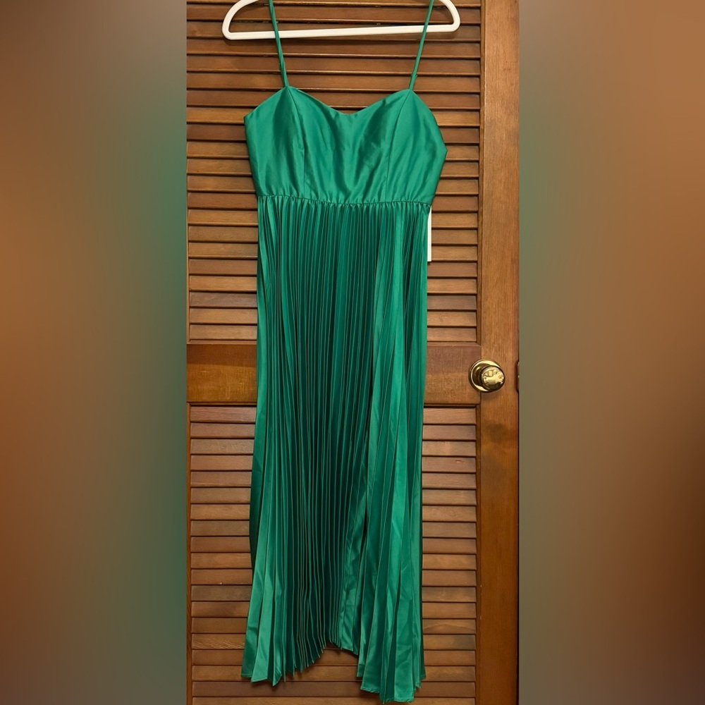 Nicole Miller Vibrant Green pleated Dress